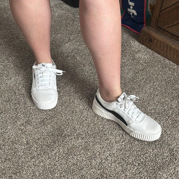 Lightly worn, Puma tennis shoes - Picture 4 of 4